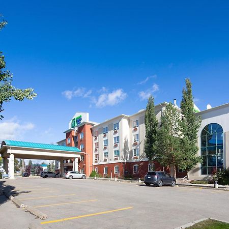 Holiday Inn Express Hotel & Suites Edson By Ihg Exterior photo