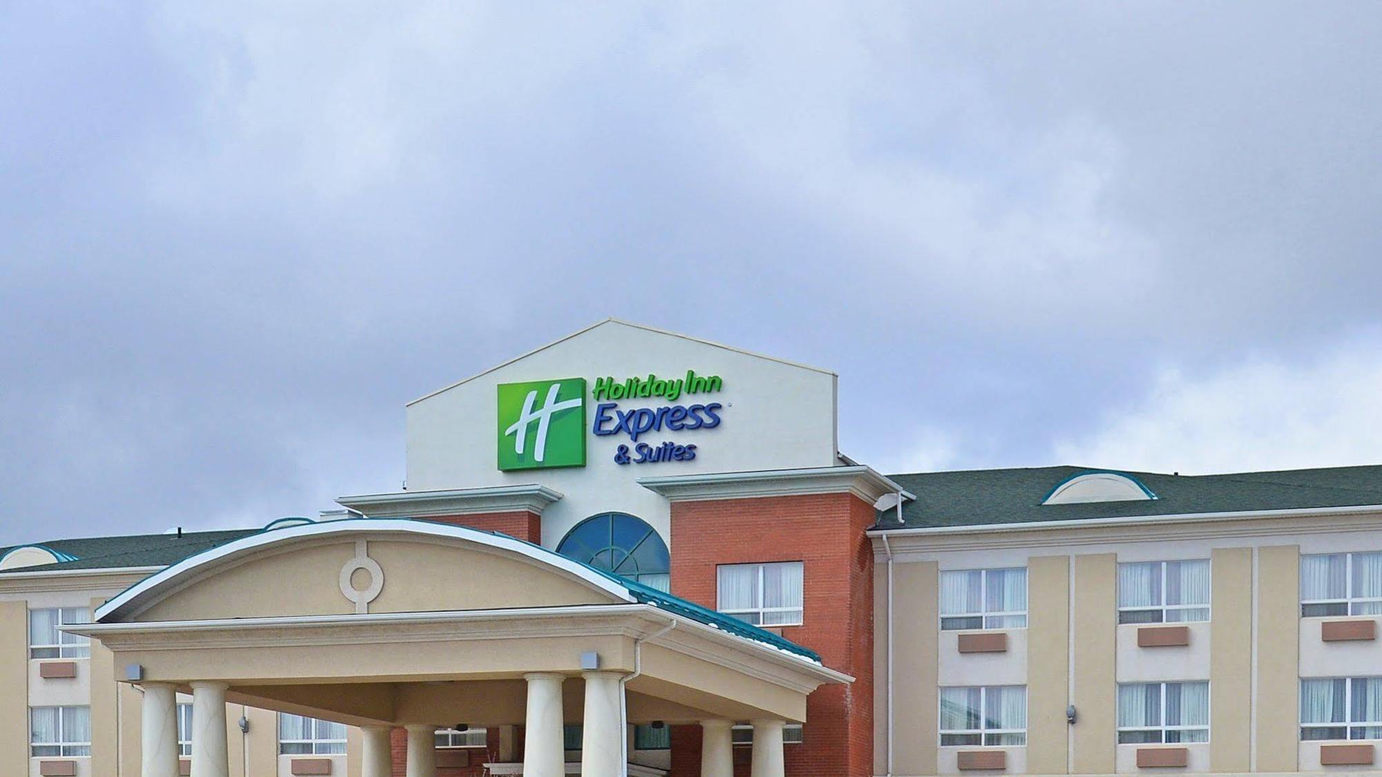 Holiday Inn Express Hotel & Suites Edson, An Ihg Hotel Exterior photo