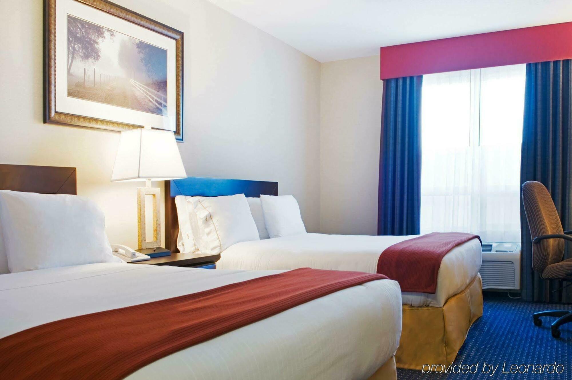Holiday Inn Express Hotel & Suites Edson By Ihg Exterior photo